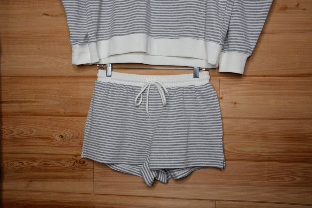 Striped Mid Rise Shorts - Liv & Mama’s