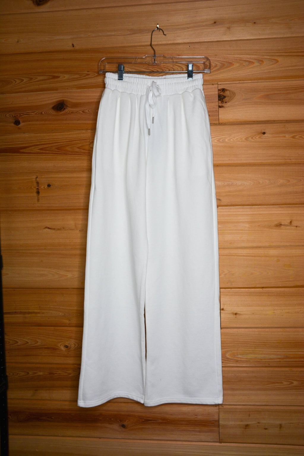 White Lulu Mac Sweatpants - Liv & Mama’s